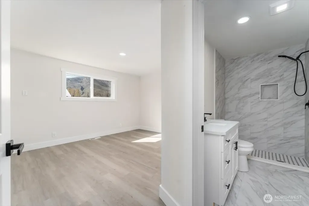 916 E Johnson Avenue Chelan WA 98816