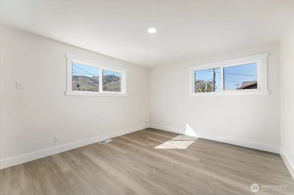 916 E Johnson Avenue Chelan WA 98816