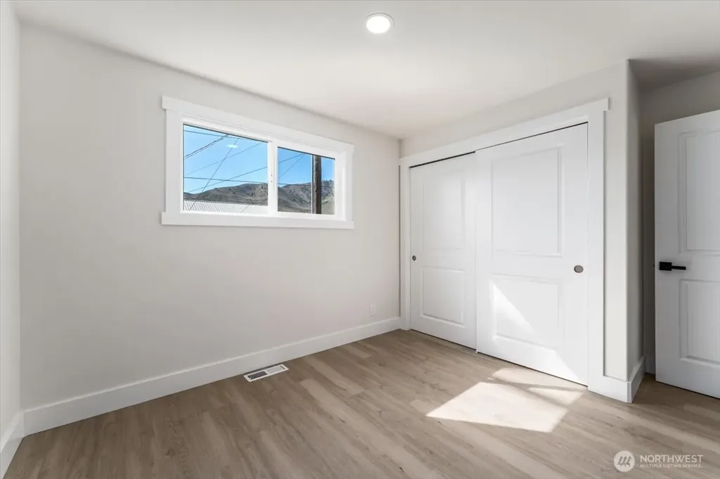 916 E Johnson Avenue Chelan WA 98816