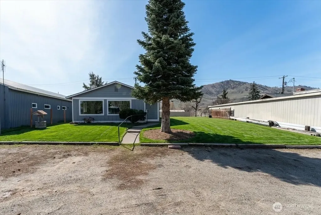 916 E Johnson Avenue Chelan WA 98816