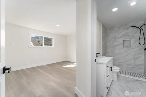 916 E Johnson Avenue Chelan WA 98816