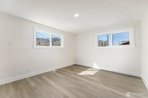 916 E Johnson Avenue Chelan WA 98816