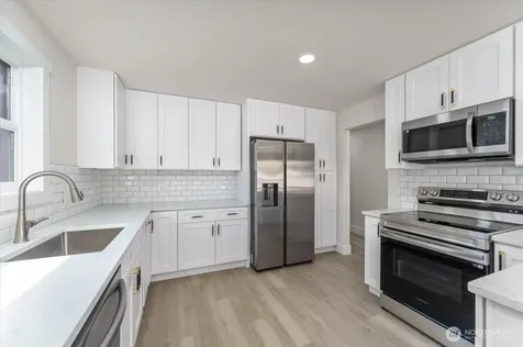 916 E Johnson Avenue Chelan WA 98816