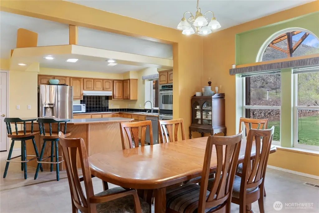 1673 Highway 7 Oroville WA 98844