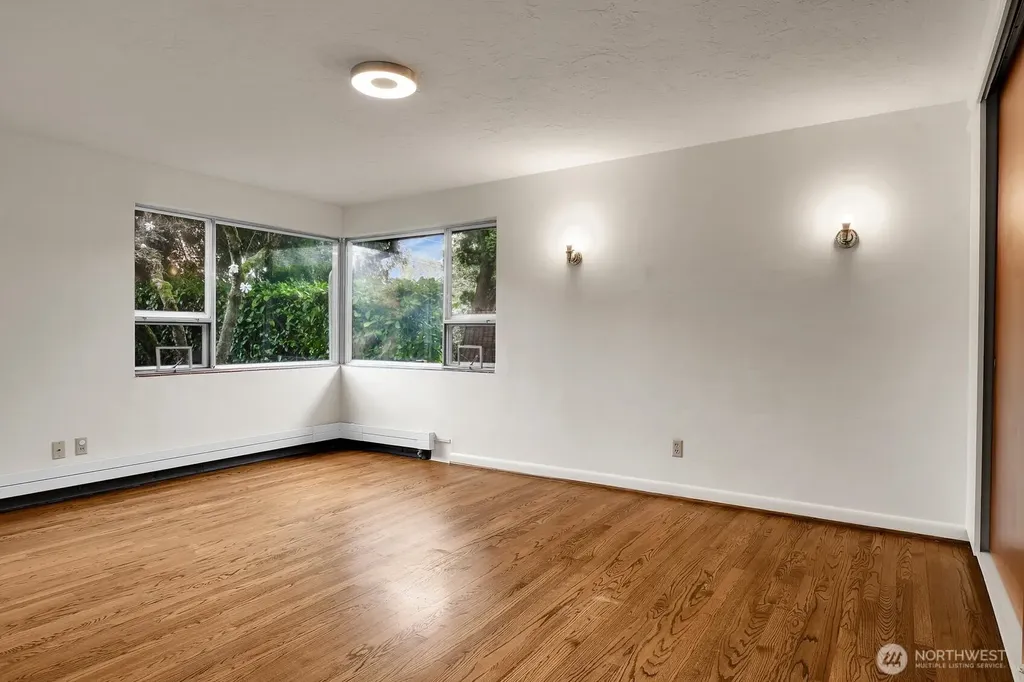 4719 NE Park Place Seattle WA 98115