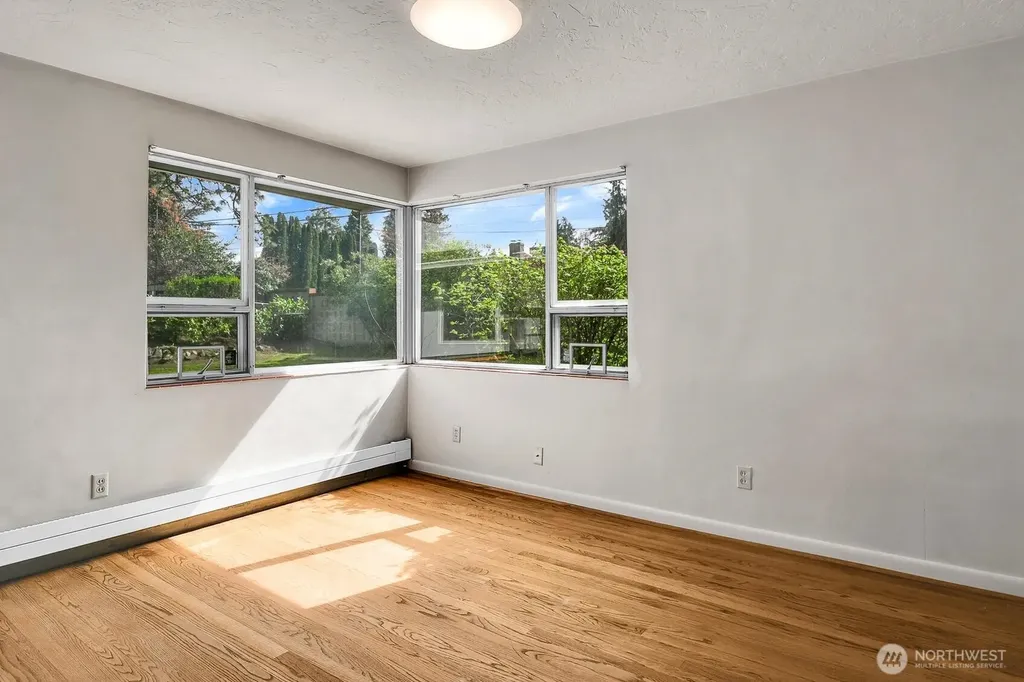 4719 NE Park Place Seattle WA 98115