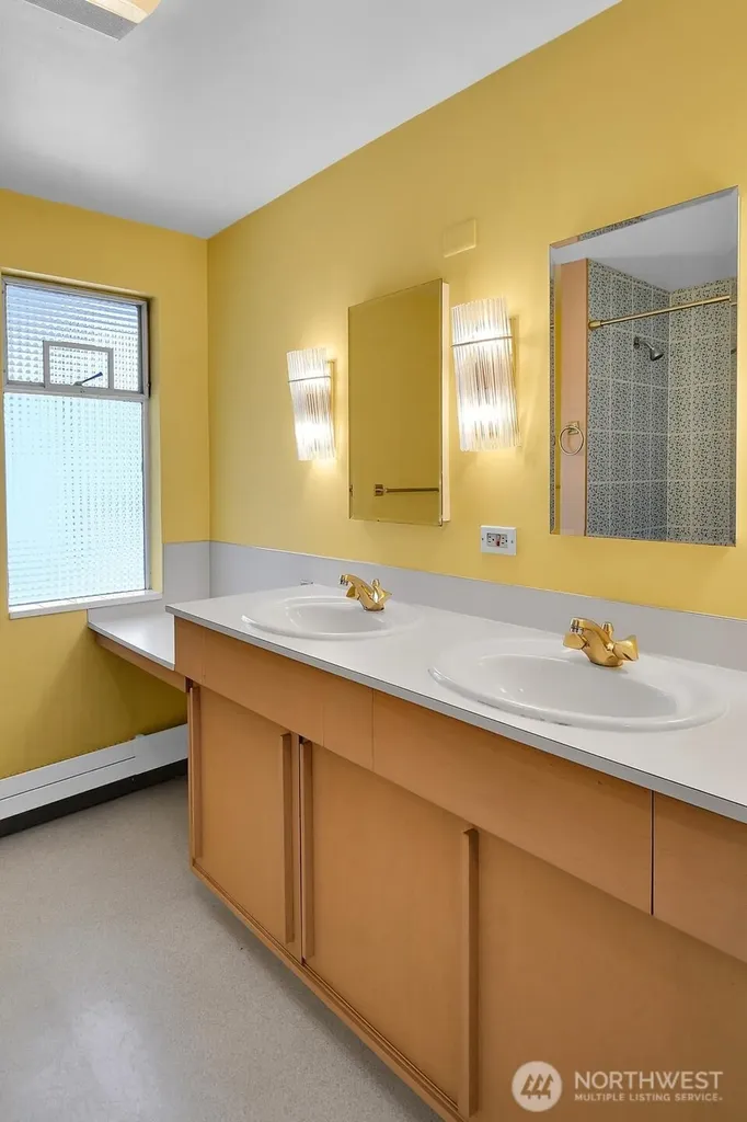 4719 NE Park Place Seattle WA 98115
