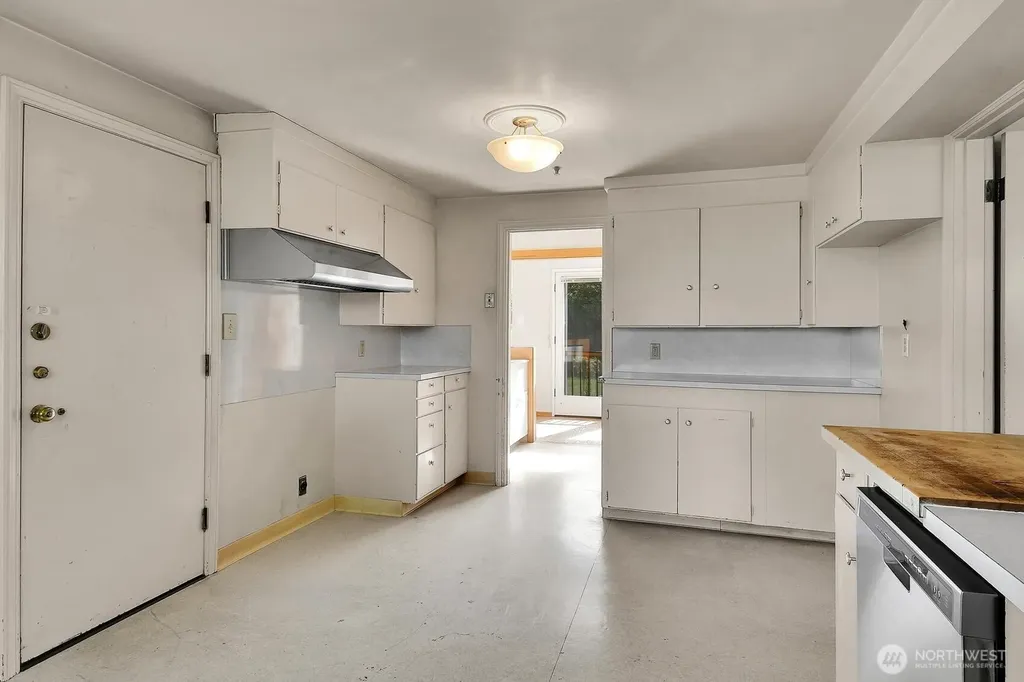 4719 NE Park Place Seattle WA 98115