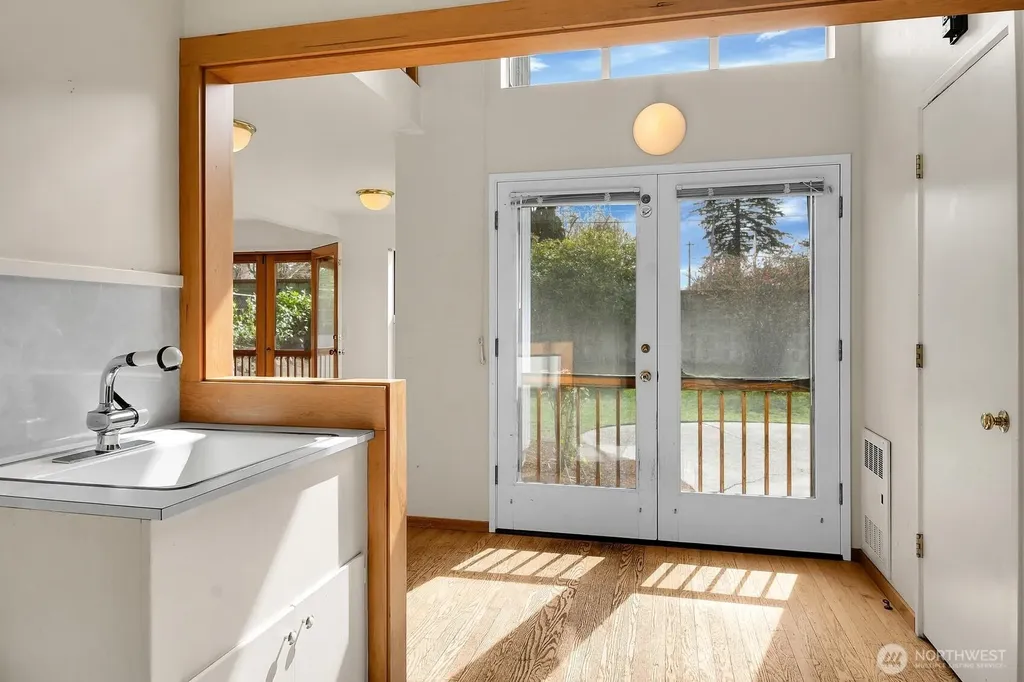 4719 NE Park Place Seattle WA 98115