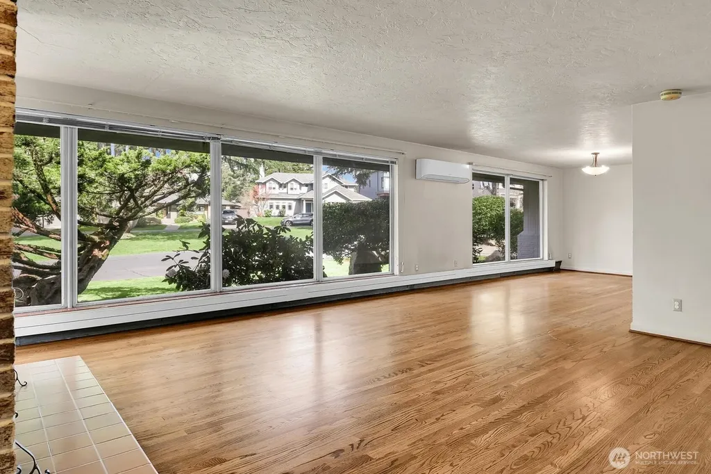 4719 NE Park Place Seattle WA 98115