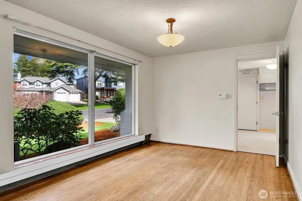 4719 NE Park Place Seattle WA 98115