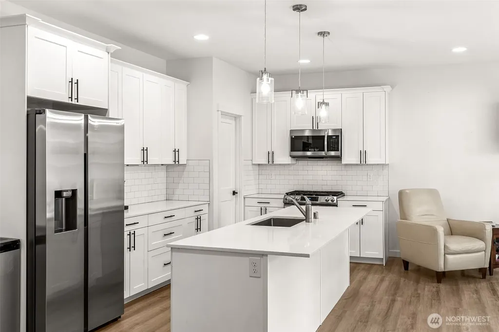 21 E Sullivan Street Allyn WA 98524