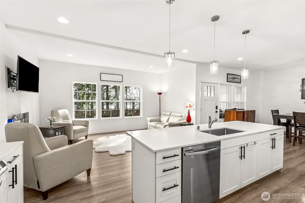 21 E Sullivan Street Allyn WA 98524