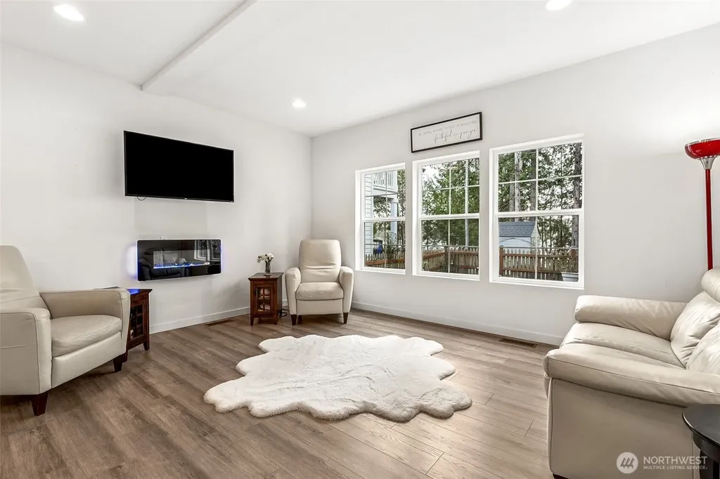 21 E Sullivan Street Allyn WA 98524