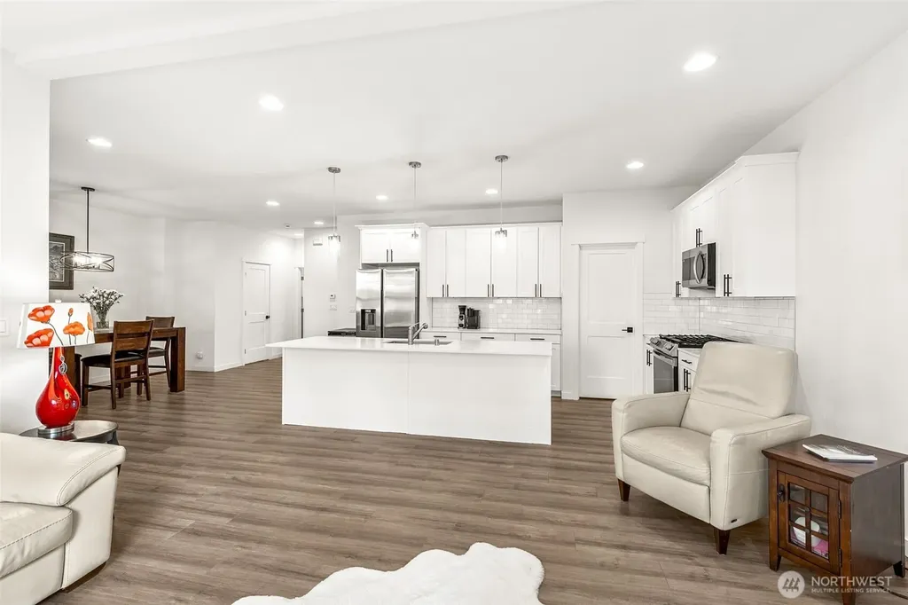 21 E Sullivan Street Allyn WA 98524