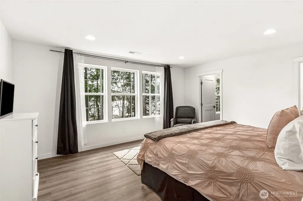 21 E Sullivan Street Allyn WA 98524