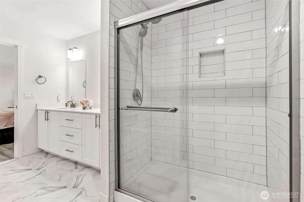 21 E Sullivan Street Allyn WA 98524