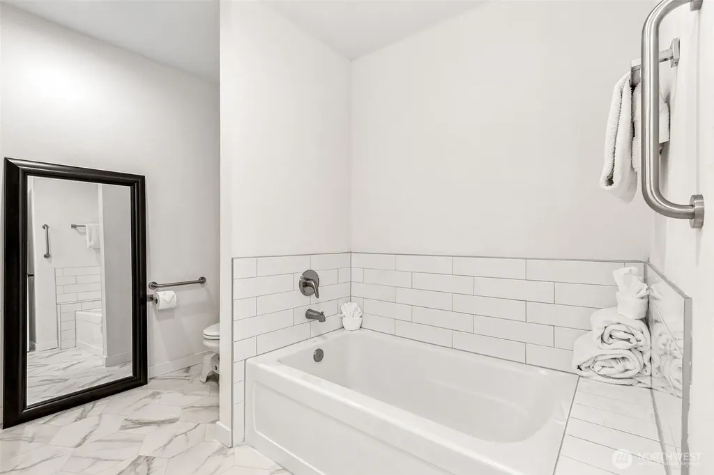 21 E Sullivan Street Allyn WA 98524