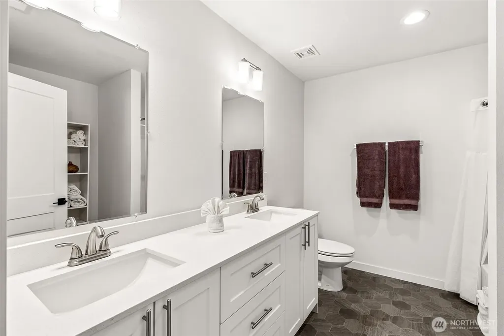 21 E Sullivan Street Allyn WA 98524
