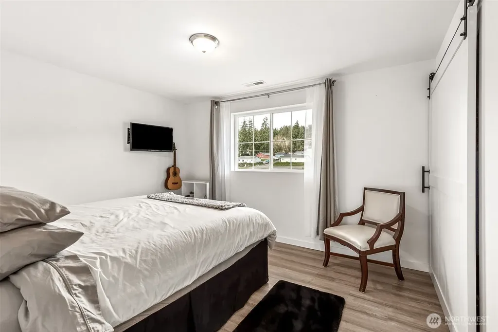 21 E Sullivan Street Allyn WA 98524