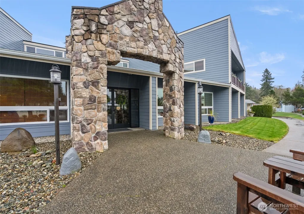 139 NE Saturn Lane Bremerton WA 98311