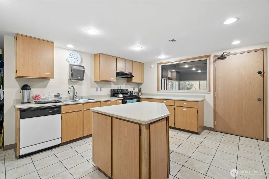 139 NE Saturn Lane Bremerton WA 98311