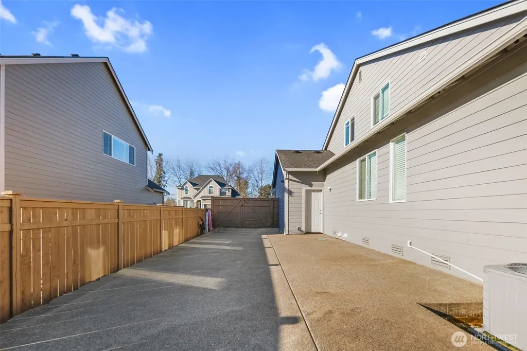 22808 72nd Street E Buckley WA 98321