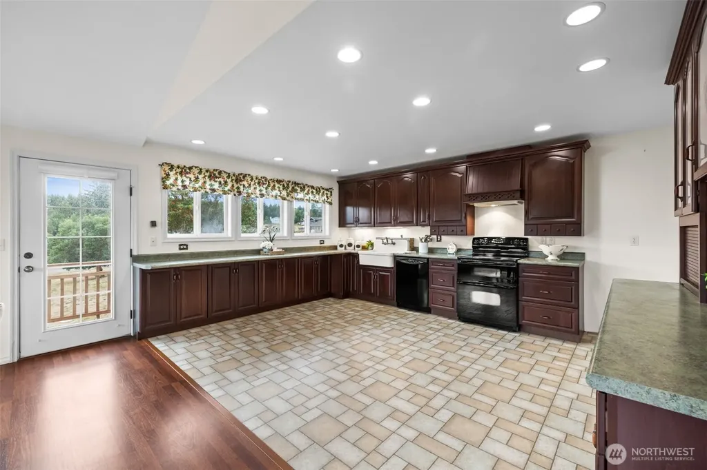 382 Discovery View Drive Sequim WA 98382