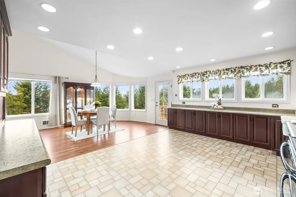 382 Discovery View Drive Sequim WA 98382