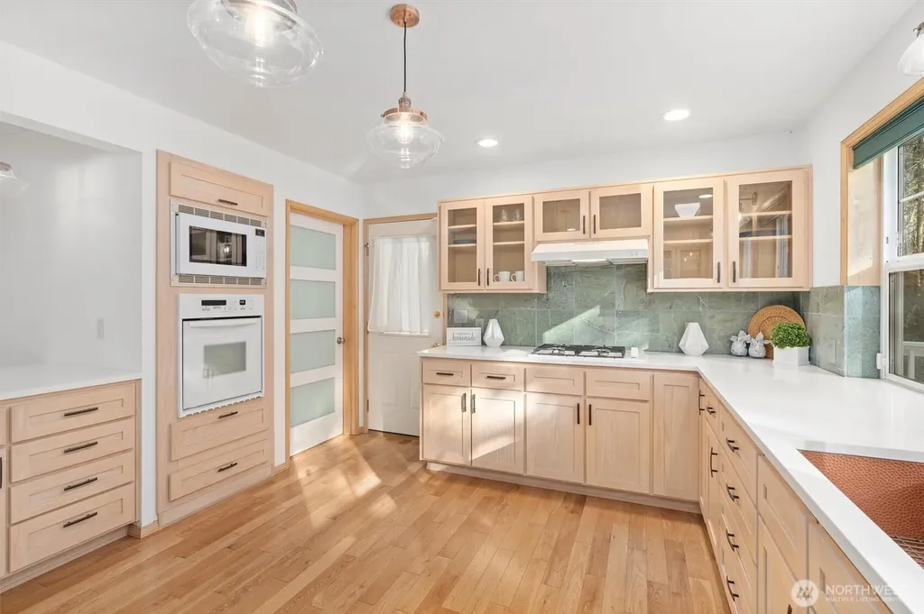 24801 Hillbend Lane NE Kingston WA 98346