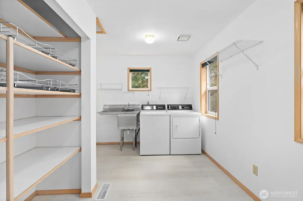24801 Hillbend Lane NE Kingston WA 98346