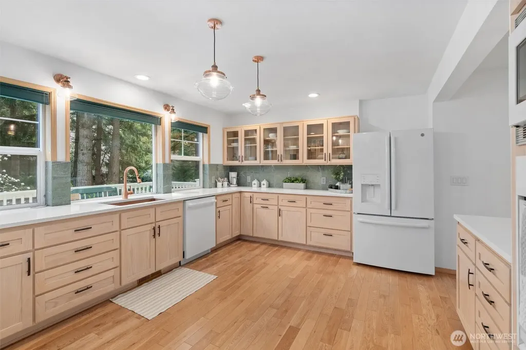 24801 Hillbend Lane NE Kingston WA 98346
