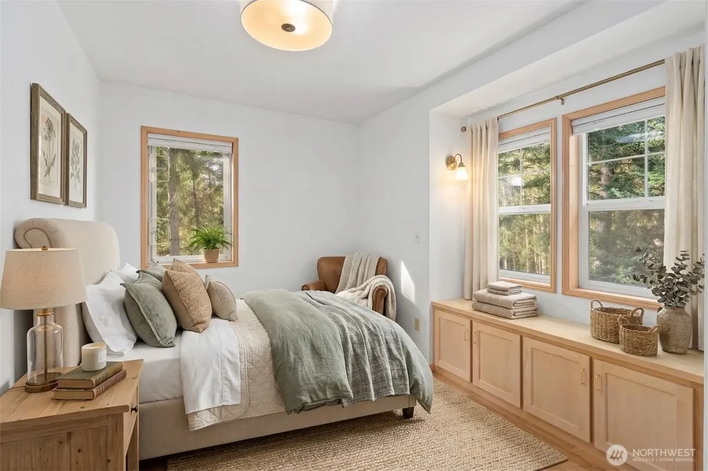 24801 Hillbend Lane NE Kingston WA 98346