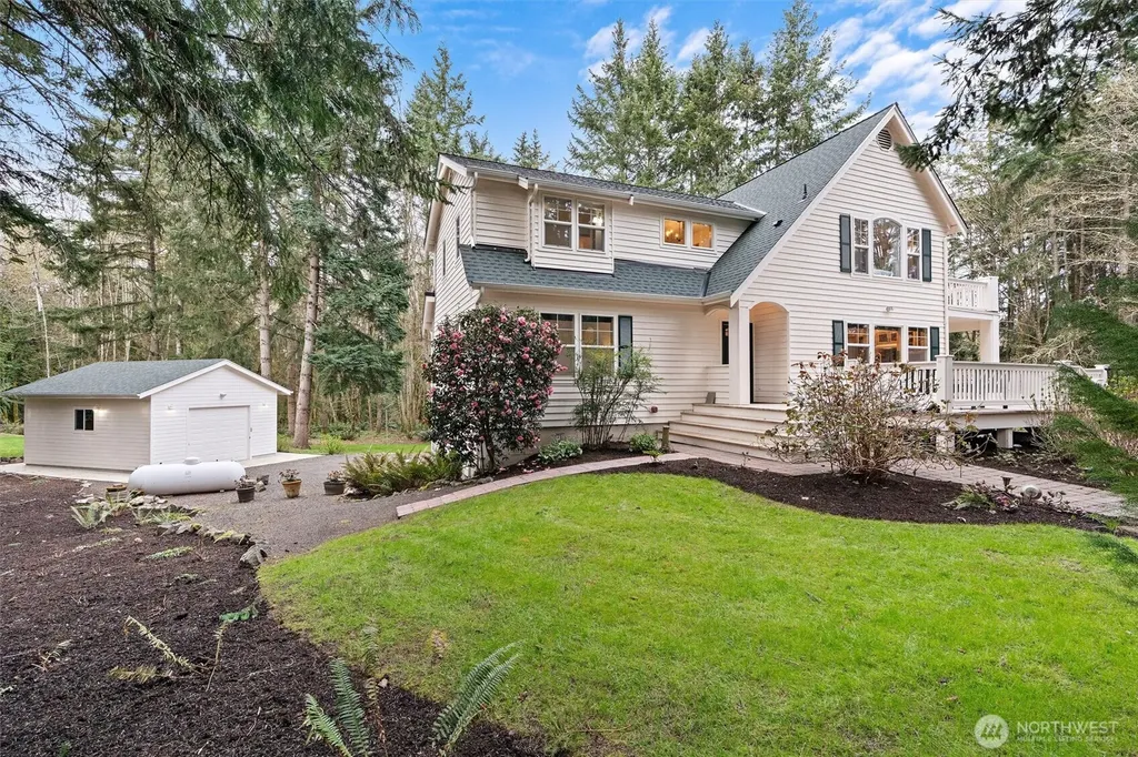 24801 Hillbend Lane NE Kingston WA 98346