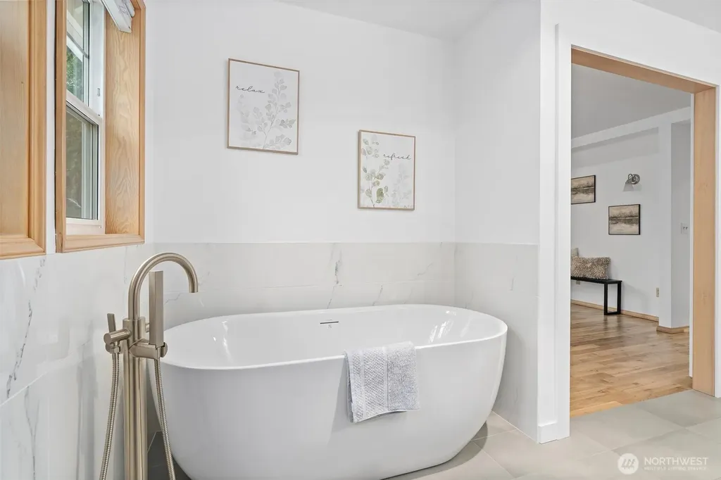24801 Hillbend Lane NE Kingston WA 98346