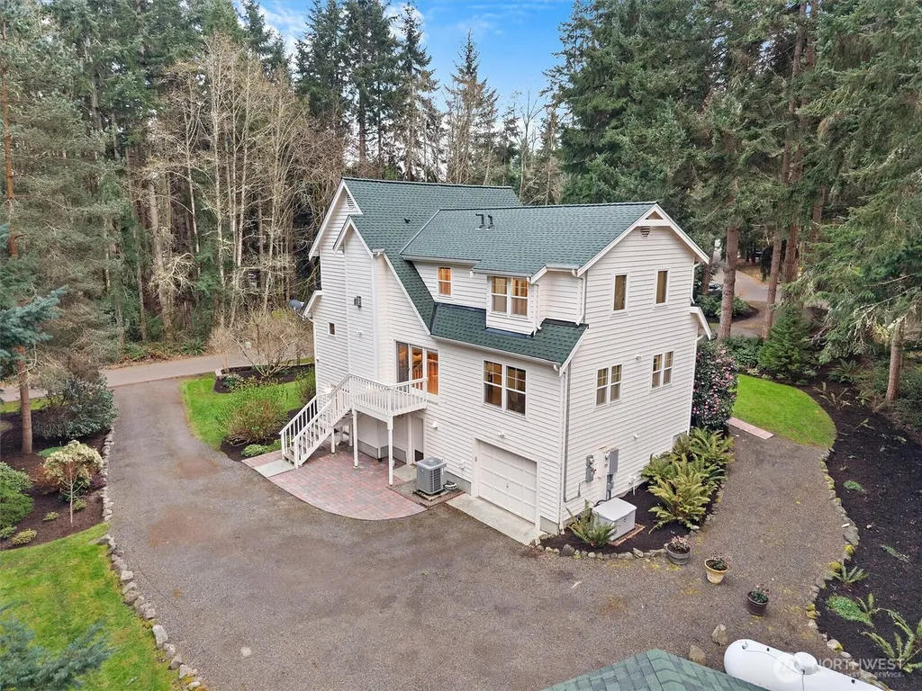 24801 Hillbend Lane NE Kingston WA 98346