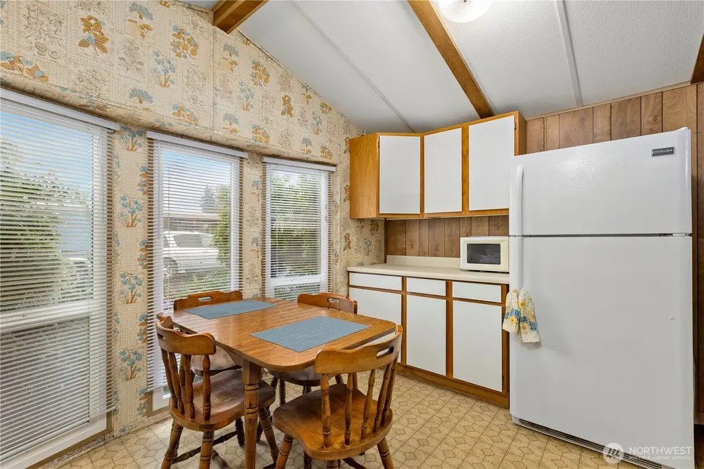 725 37th Street SE Auburn WA 98002