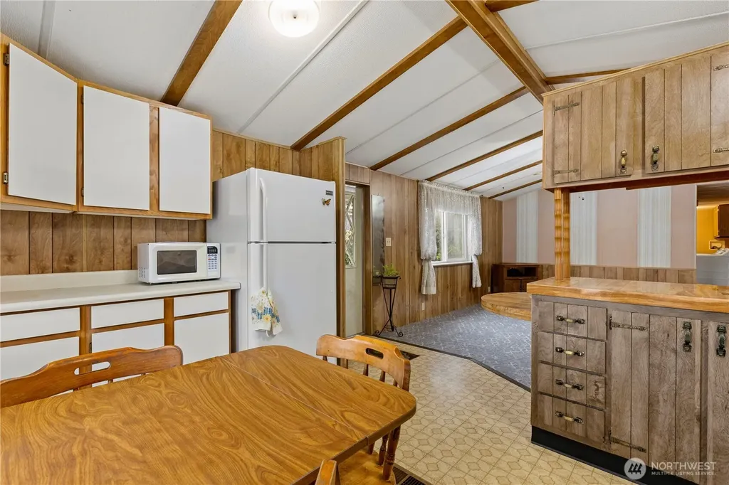 725 37th Street SE Auburn WA 98002