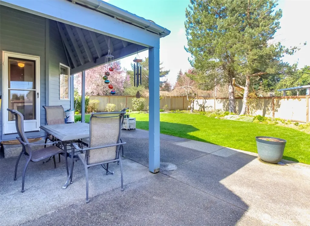 176 Eagle Ridge Drive E Puyallup WA 98374