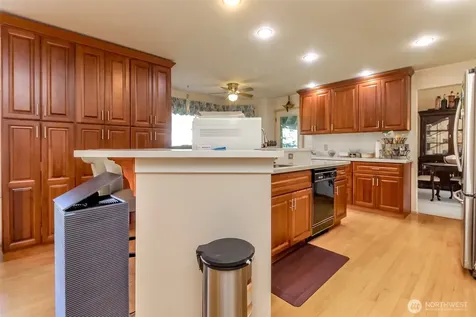 176 Eagle Ridge Drive E Puyallup WA 98374