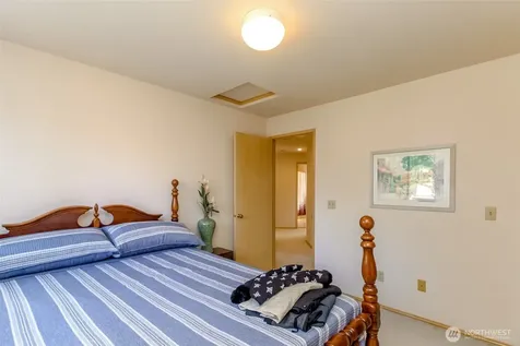 176 Eagle Ridge Drive E Puyallup WA 98374