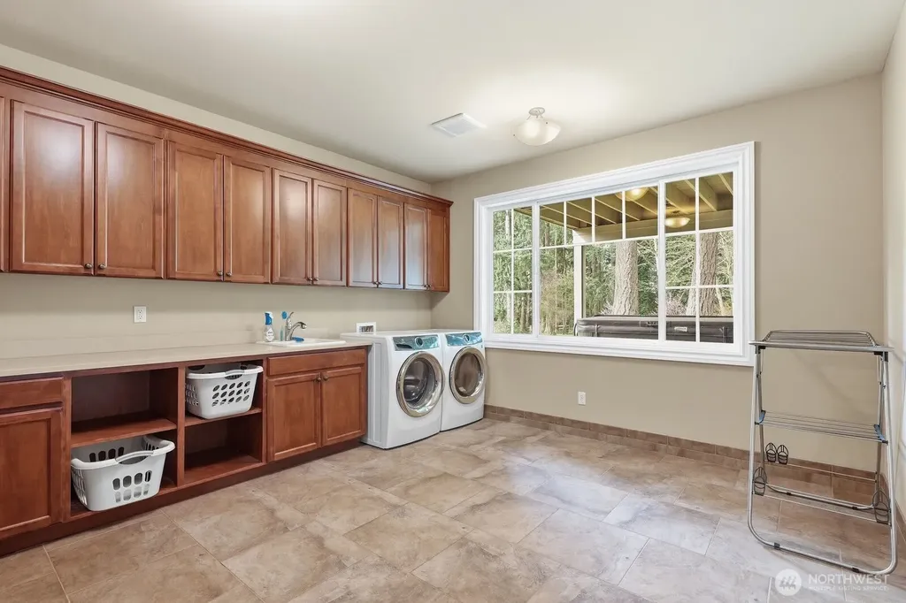 15923 163rd Avenue NE Woodinville WA 98072