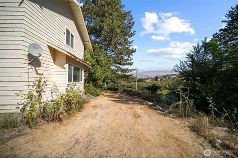 5177 Woodring Canyon Road Cashmere WA 98815
