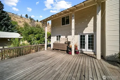 5177 Woodring Canyon Road Cashmere WA 98815