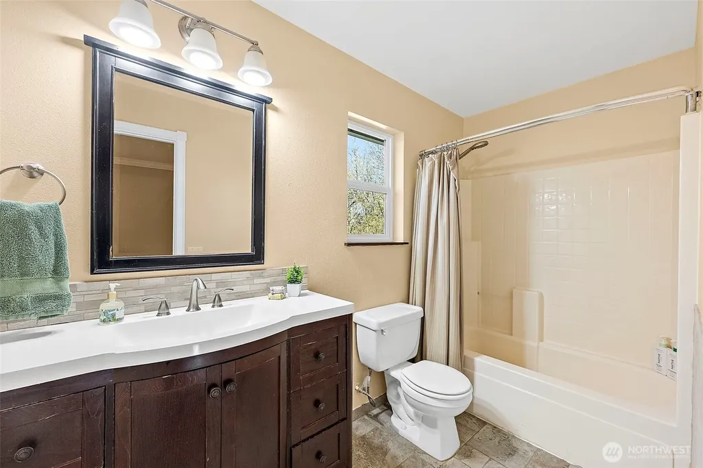 1312 203rd Avenue E Lake Tapps WA 98391