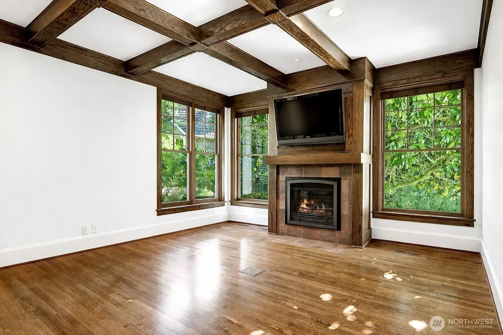8975 NE 10th Street Bellevue WA 98004