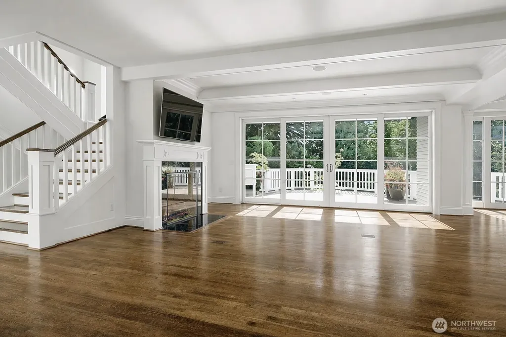 8975 NE 10th Street Bellevue WA 98004