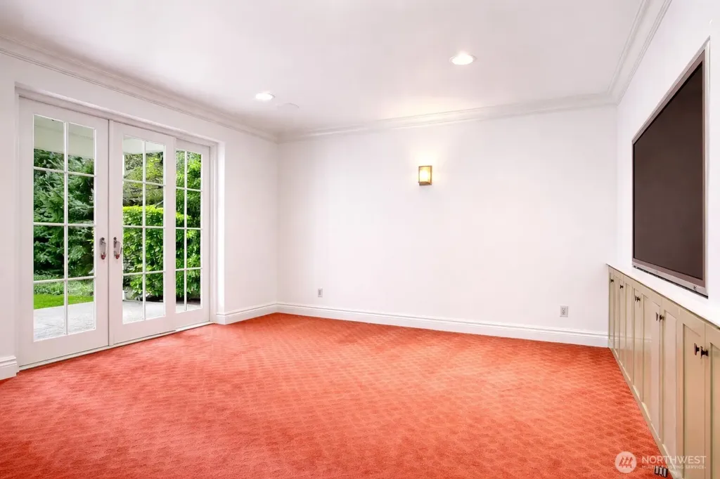 8975 NE 10th Street Bellevue WA 98004