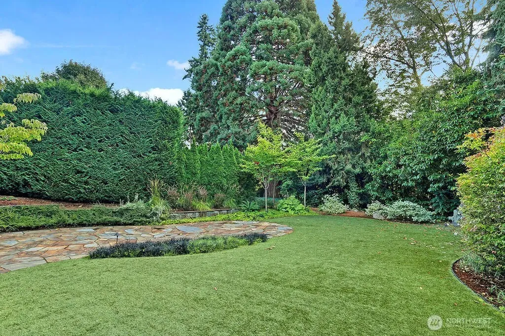 8975 NE 10th Street Bellevue WA 98004