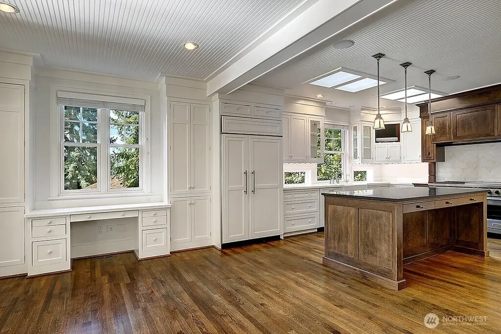 8975 NE 10th Street Bellevue WA 98004
